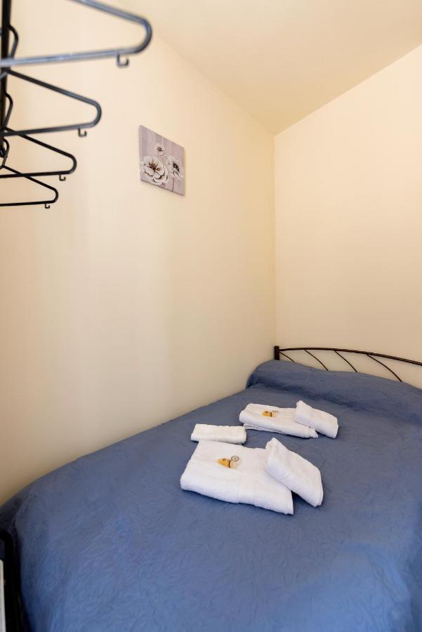 Апартаменты Pure Urban Bedboxes Acropolis Metro Petralona Афины Экстерьер фото